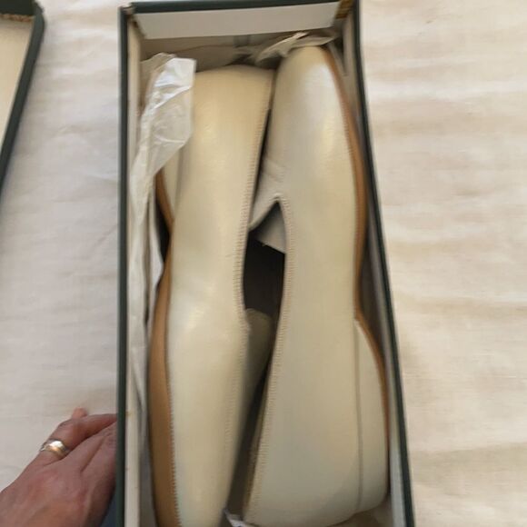 DANIEL GREEN LEATHER SLIPPERS.  New - Picture 7 of 8